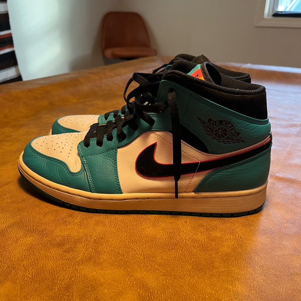 2018 Air Jordan 1 Mid SE 'South Beach' size 11.5
